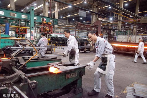 湖北十堰 五一節(jié)后首個(gè)工作日 汽車工人車間開(kāi)工生產(chǎn)