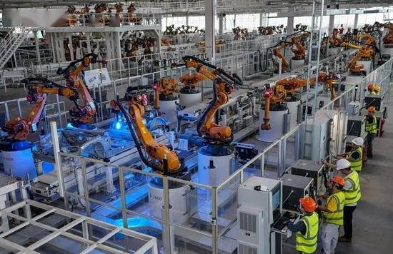 許家印又回車間 恒大汽車基地首曝光