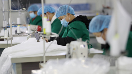 開足馬力生產(chǎn)藥品及醫(yī)療物資