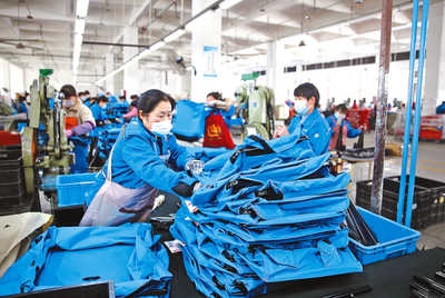 趕制訂單生產(chǎn)忙